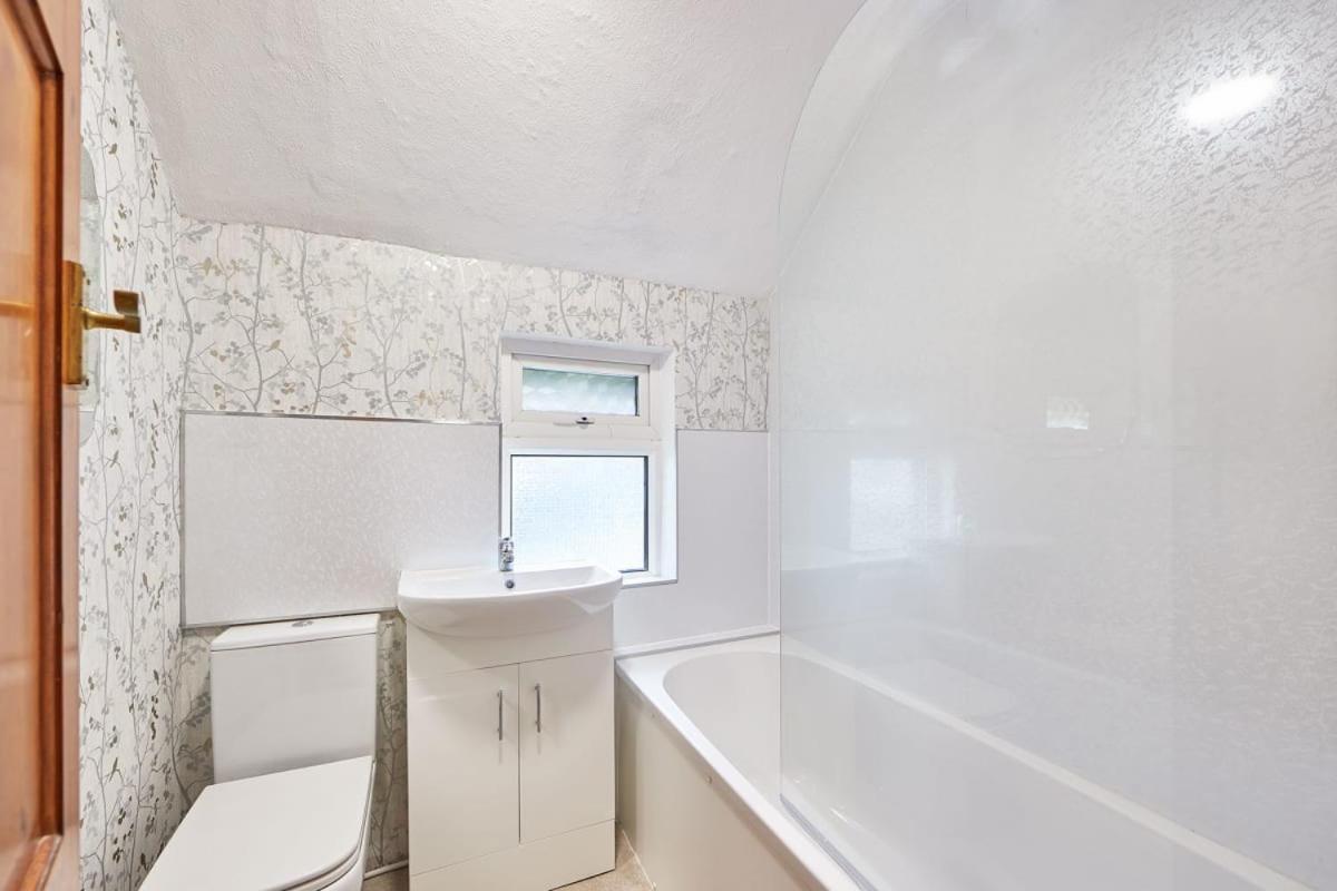 Blue Sky 3 Bedroom Cottage Whitby Exterior photo